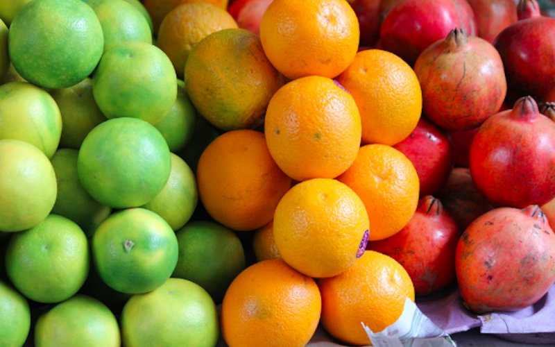 Reparto de fruta fresca en Standard Profil para fomentar la salud laboral en verano