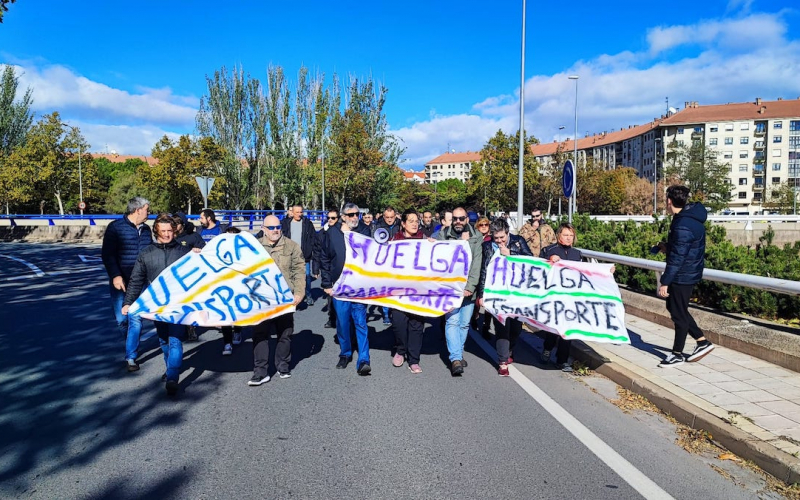Desconvocada la huelga de transporte de mercancías y logística de La Rioja
